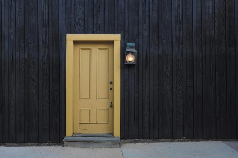 How to Keep Your Entryway Clean and Simple Every Day